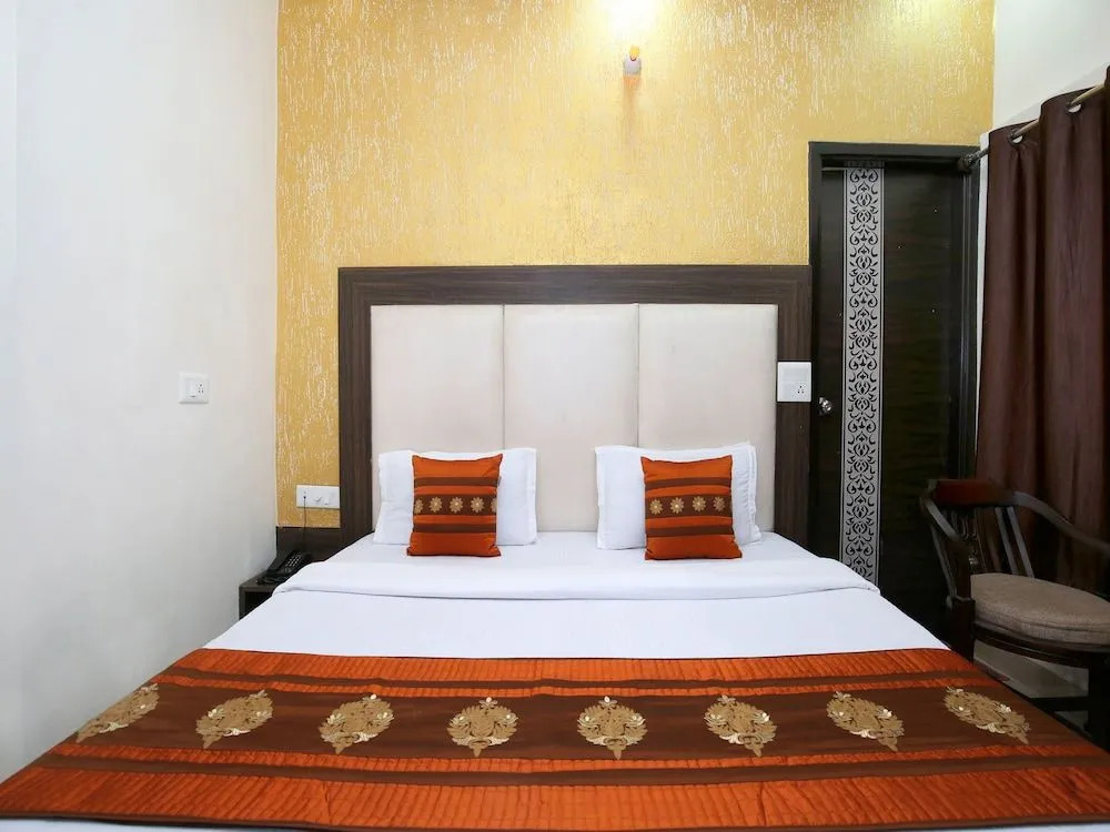 OYO 14157 RS Hotel & Restaurant