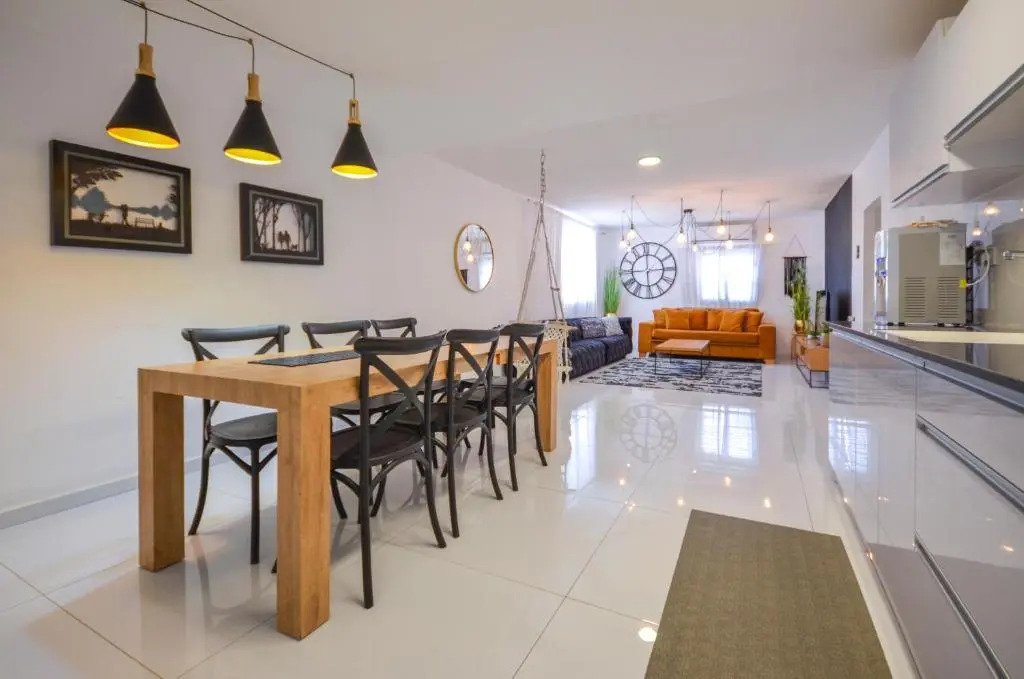 "Stunning 3br Apt  Prime Location  Yalarent"