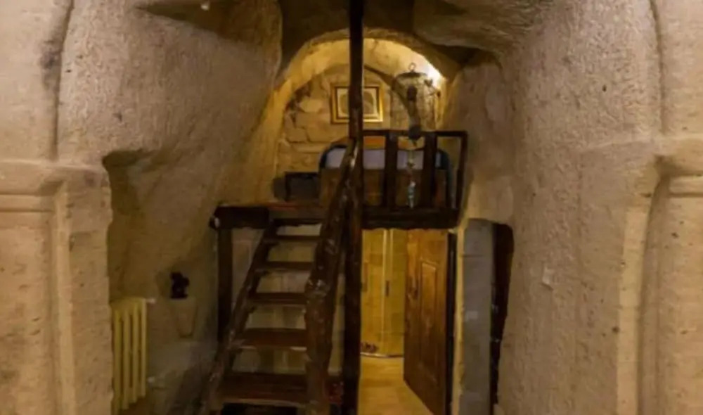 Patisca Cave House