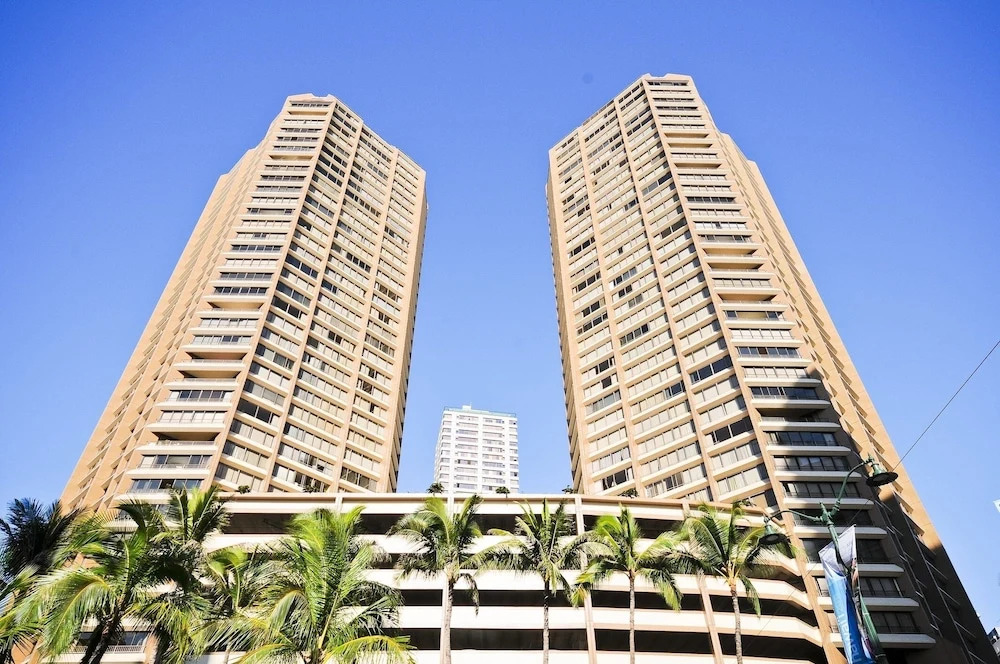 Two Bedroom Discovery Bay High Rise Condos with Lanai & Gorgeous Views