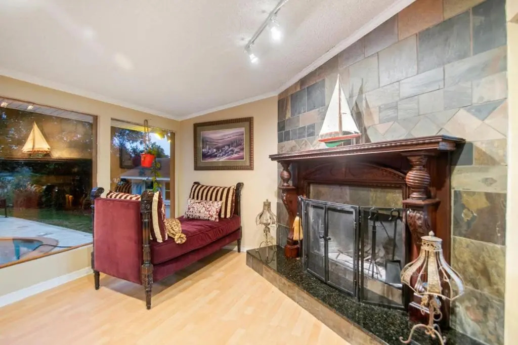 Luxury Waterfront Pool House 7 mins to TIAA Bank Field