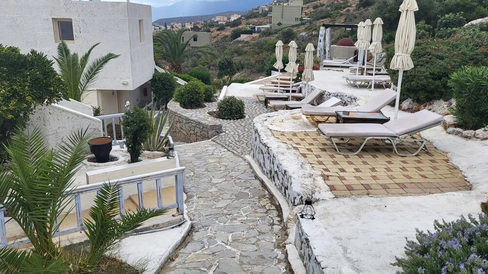 Studio Quiet And Peaceful And Very Relaxing With Kitchen, Shared Pool and Ac
