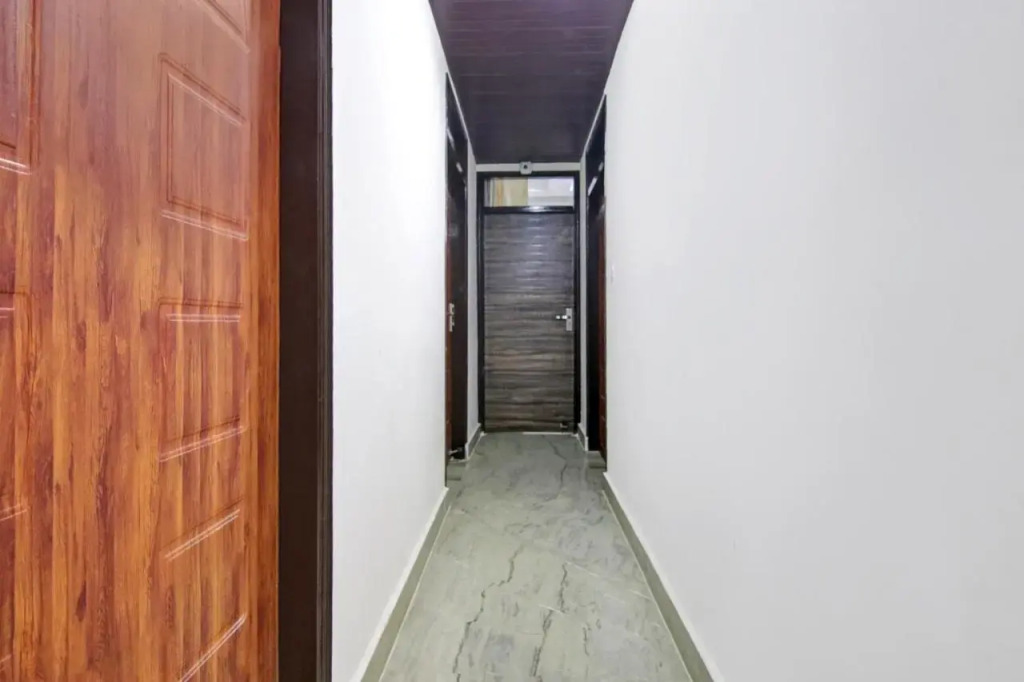 OYO Flagship 70198 Madhuban Residency