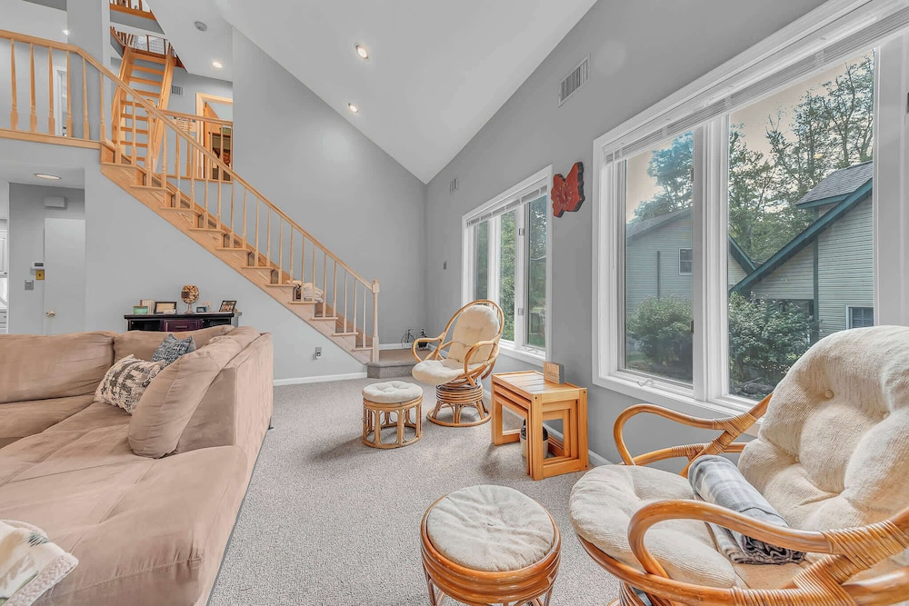 Large Family Friendly House on the Fairway Hideout