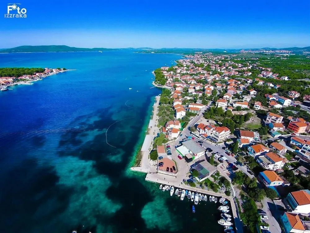 Modern Apartment with Seaview, Private Terrace And Pool,Only 150m From the Beach