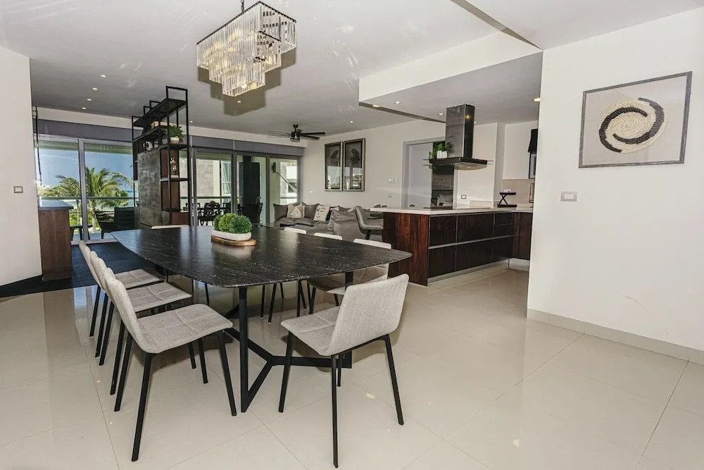 Casa Lanai 4 Bedroom Condo by RedAwning