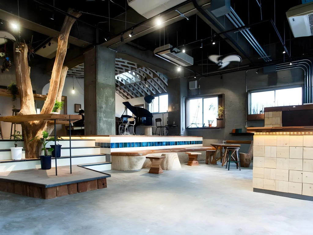 Nui. HOSTEL & BAR LOUNGE