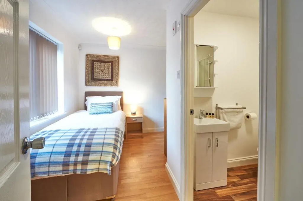 Furzton Serviced House - Shortstay Mk