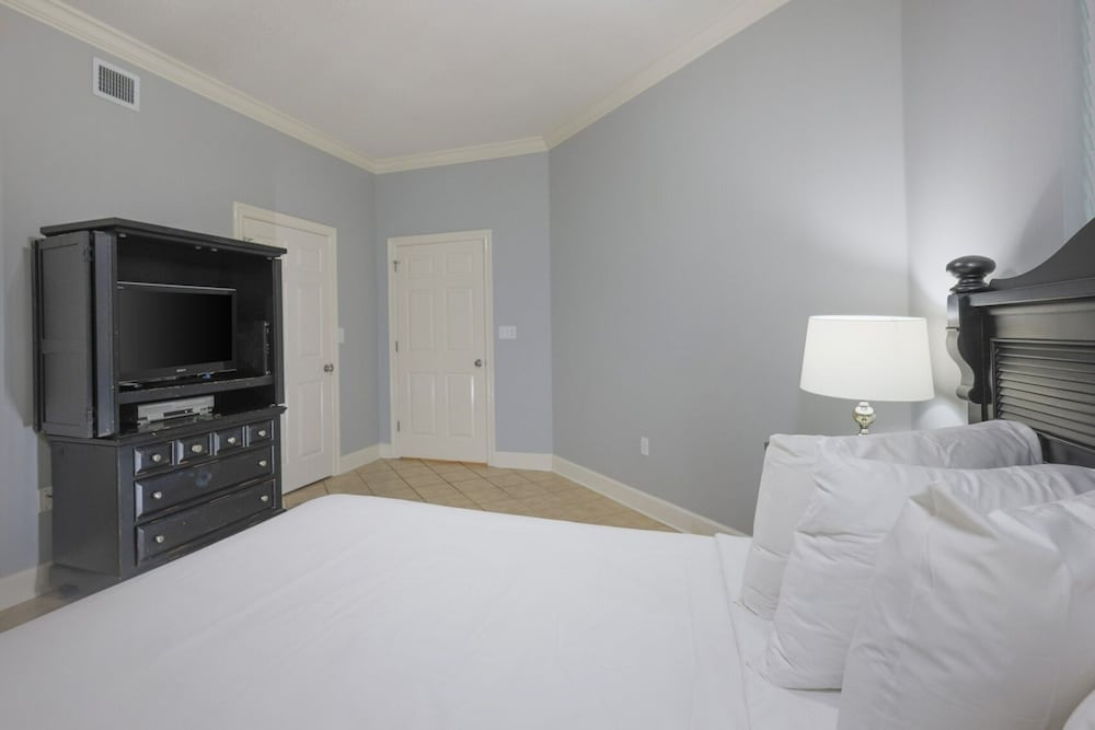 Phoenix On The Bay 1111 3 Bedroom Condo