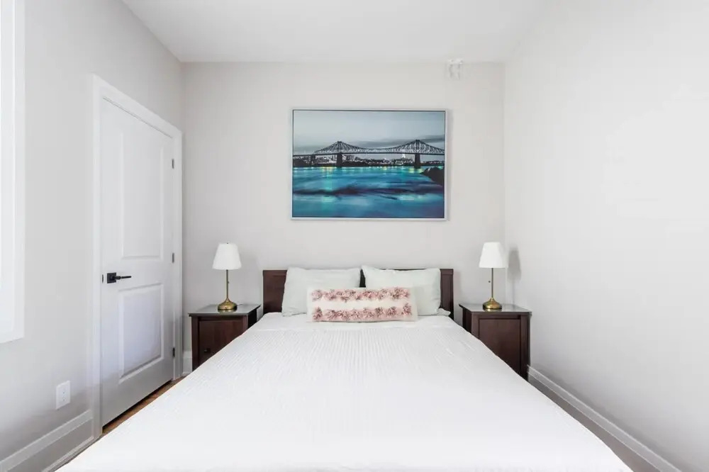 Stylish 2Br Apartment in the Heart of Hamilton 2