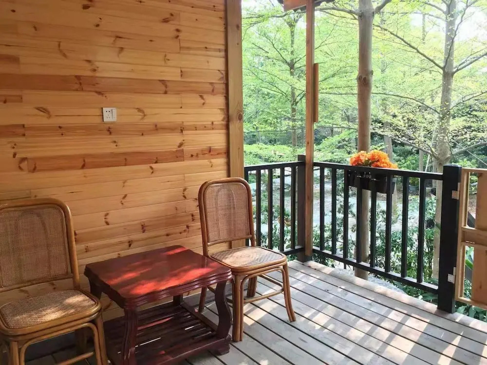 Lanrenyuanlin Hotspring Wooden House