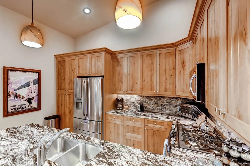 Boulevard Bend Condo: Stroll To Main St, Ski Shuttle