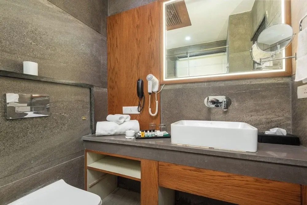 Quality Inn by Lawrence Hotels