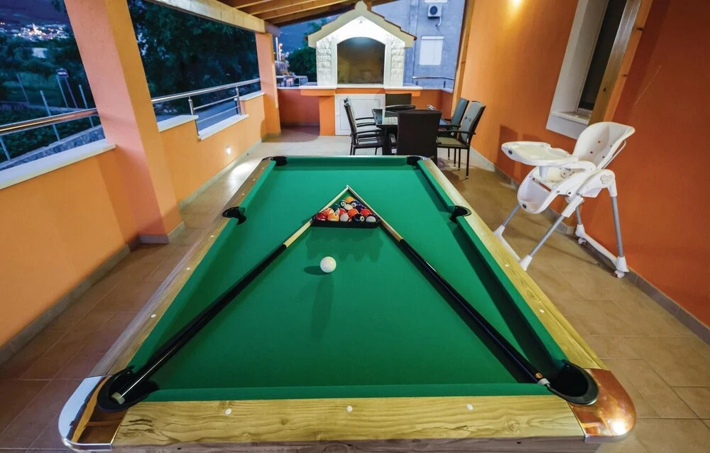 Amazing Home in Kastel Novi With Sauna, Wifi and 9 Bedrooms