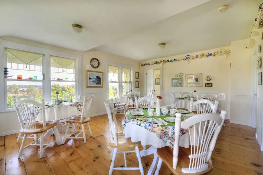 Bayview Pines Country Inn Apartments