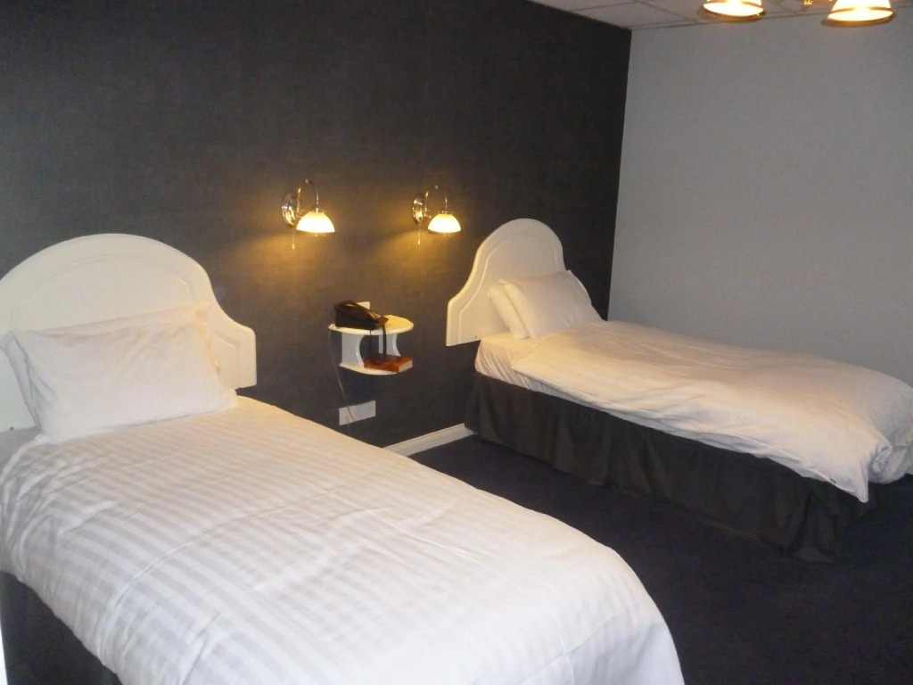 5 Corners Guest Inn