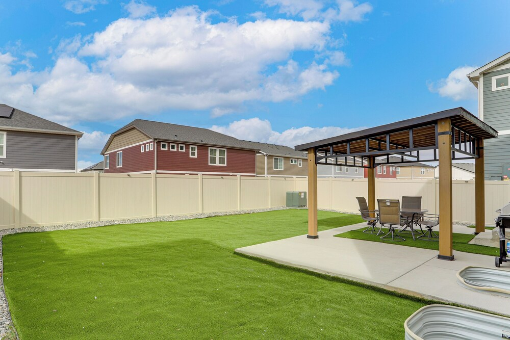 17 Mi to Downtown Denver: Modern Aurora Home!