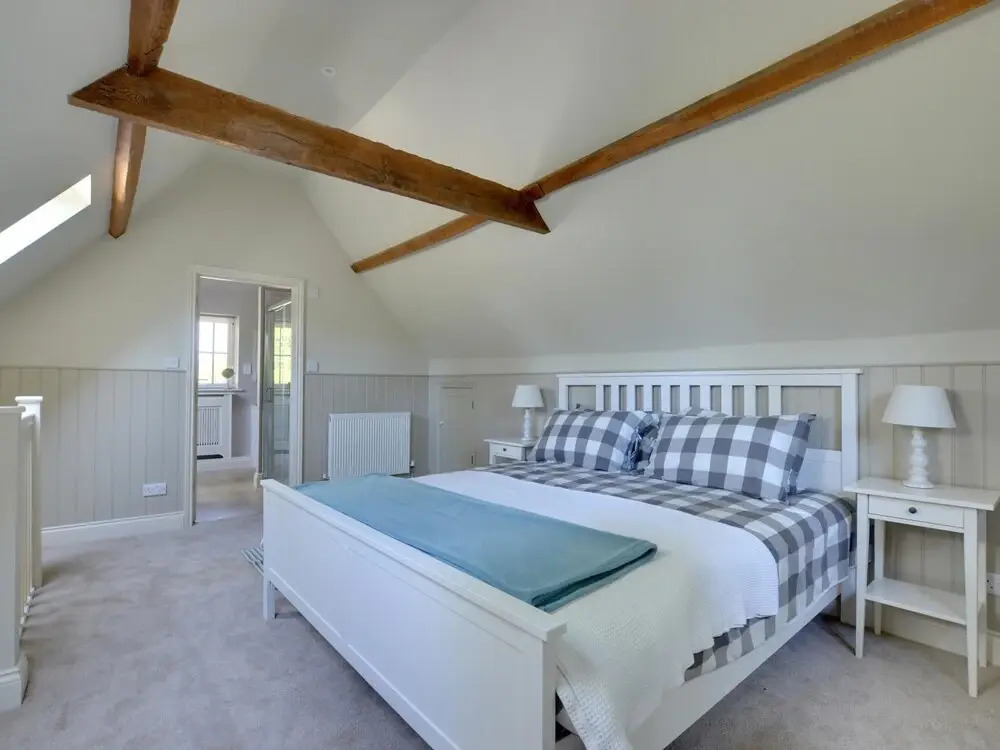 Vintage Holiday Home in Leigh With Swimming Pool