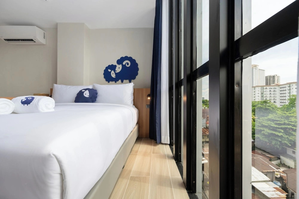 Kokotel Cebu Adira