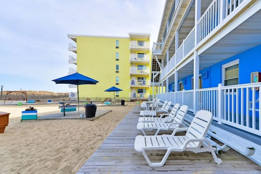 46th St Windjammer 308 1Br Condo