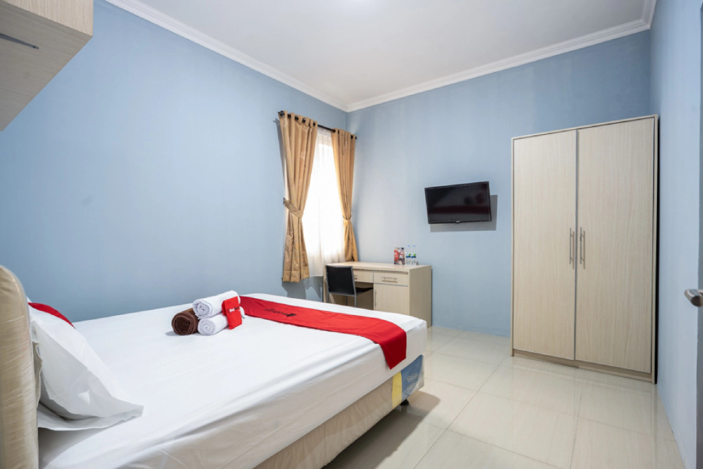 RedDoorz Plus near Siloam Karawaci
