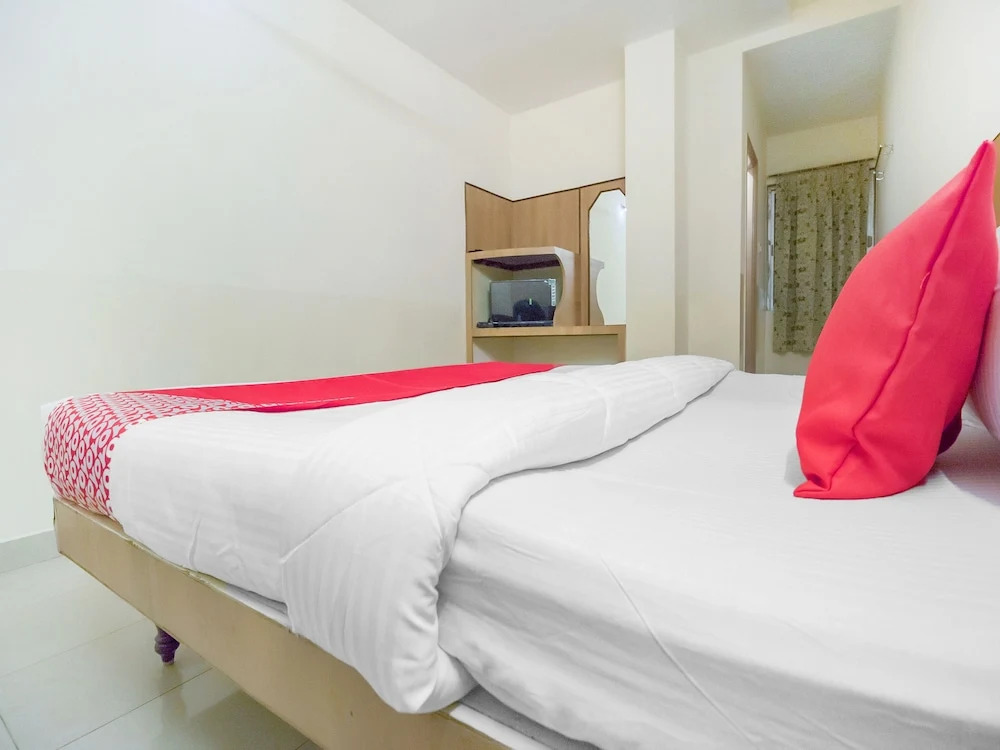 OYO 13300 Anupama Residency