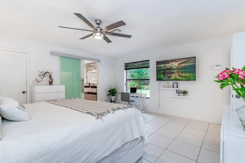 Near Downtown And Beach Luxury House & Heated Pool