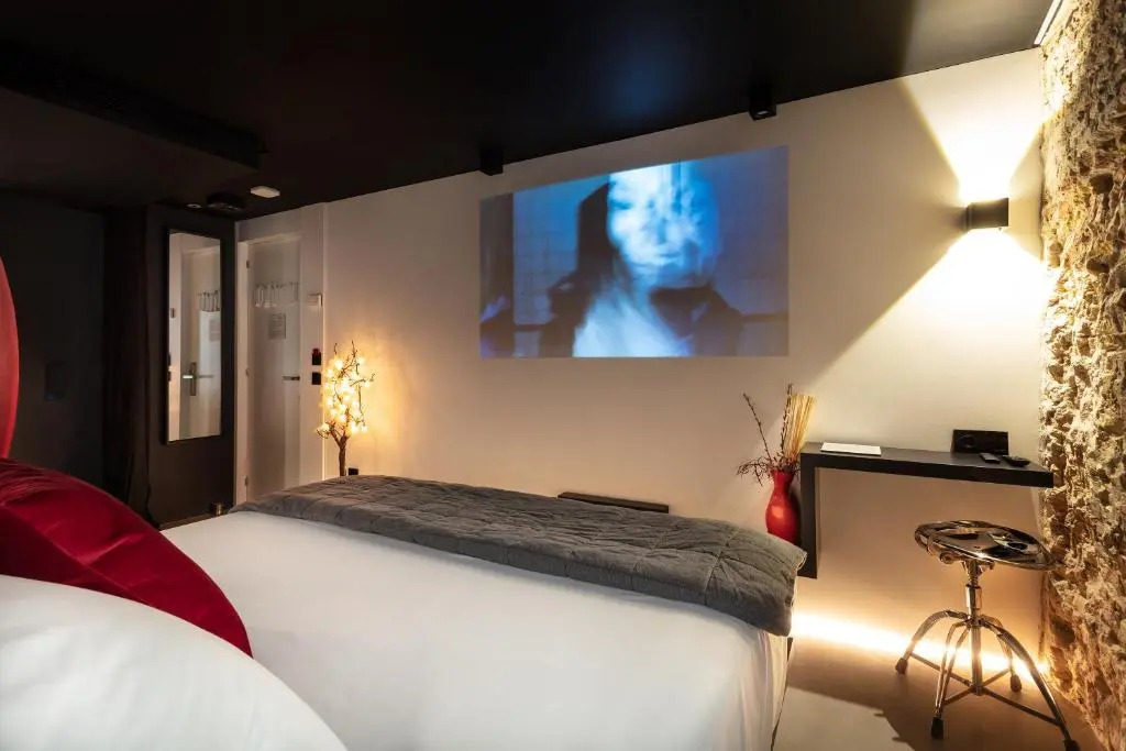 The Black Boutique -- Turistea Suites