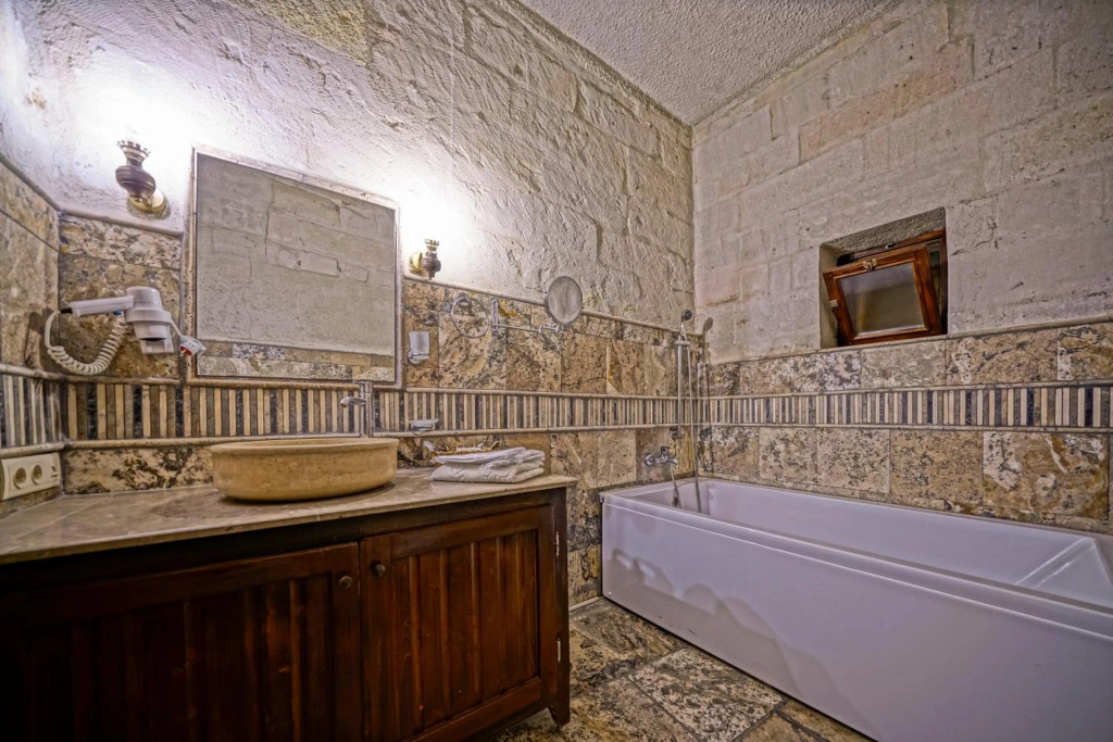 Maccan Cave Hotel