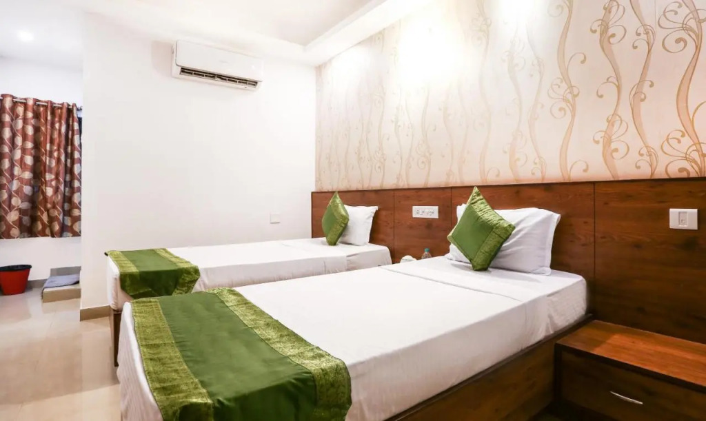 Treebo Comforts Inn, University Road Deralakatte