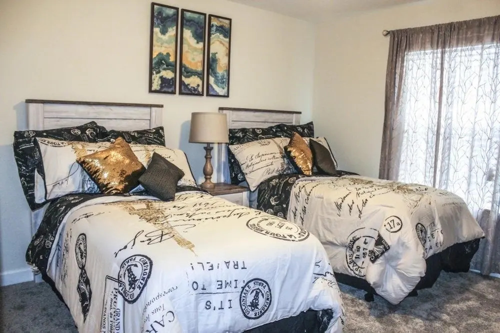 4BR Townhome in Storey Lake by SHV-4971