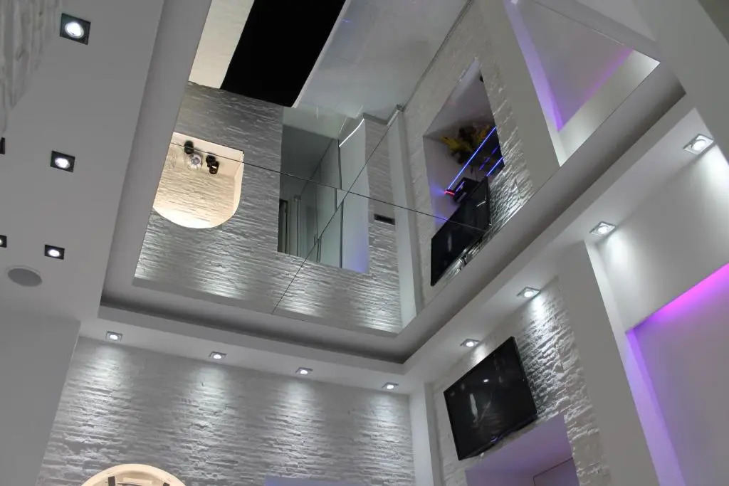 Monroe Apartment