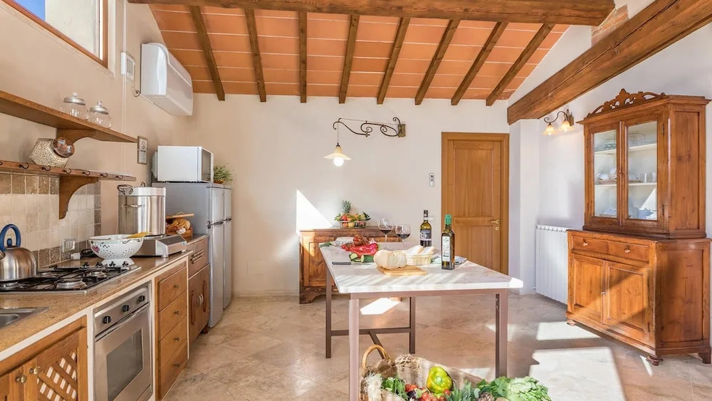 Villa Le Chiarne 22, Emma Villas