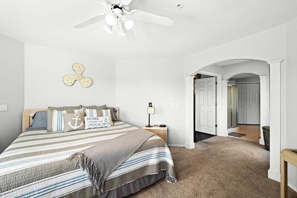 Condo in Lakefront Resort w/ Pool! Ozarks Getaway