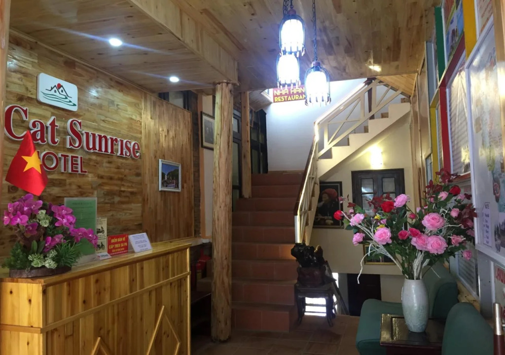 Cat Cat Sunrise Hotel
