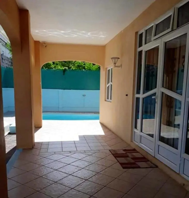 Sunny villa in Pereybere with private pool