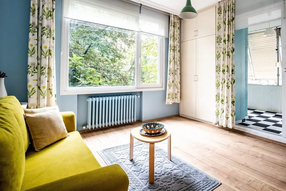 Central and Stylish Flat in the Heart of Kad k y