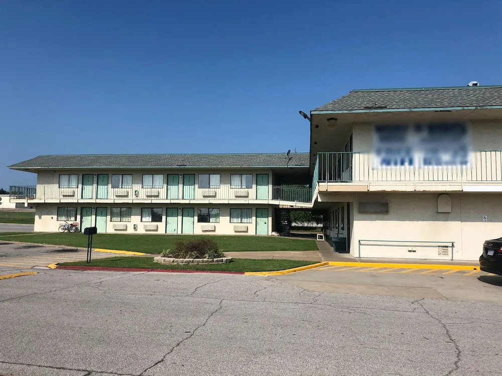 6 Tulsa West Motel