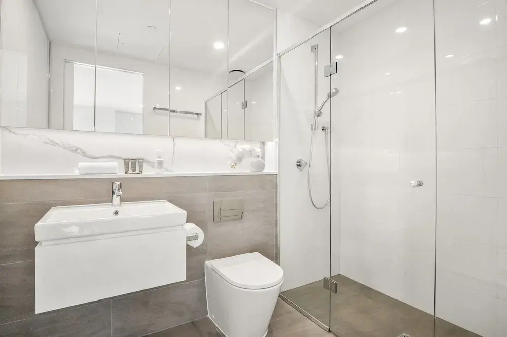 Elegant 2-bed With Superb Views & Amenities