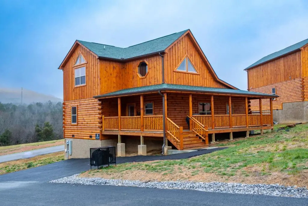 Swimming Bears Lodge 1 with Indoor Pool and Hot Tub