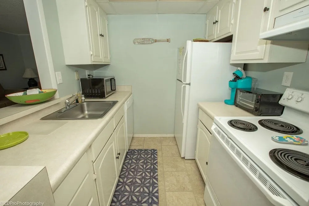 SPC 1034 is a Pet Friendly 1 BR with Free Beach Service for 2! by RedAwning