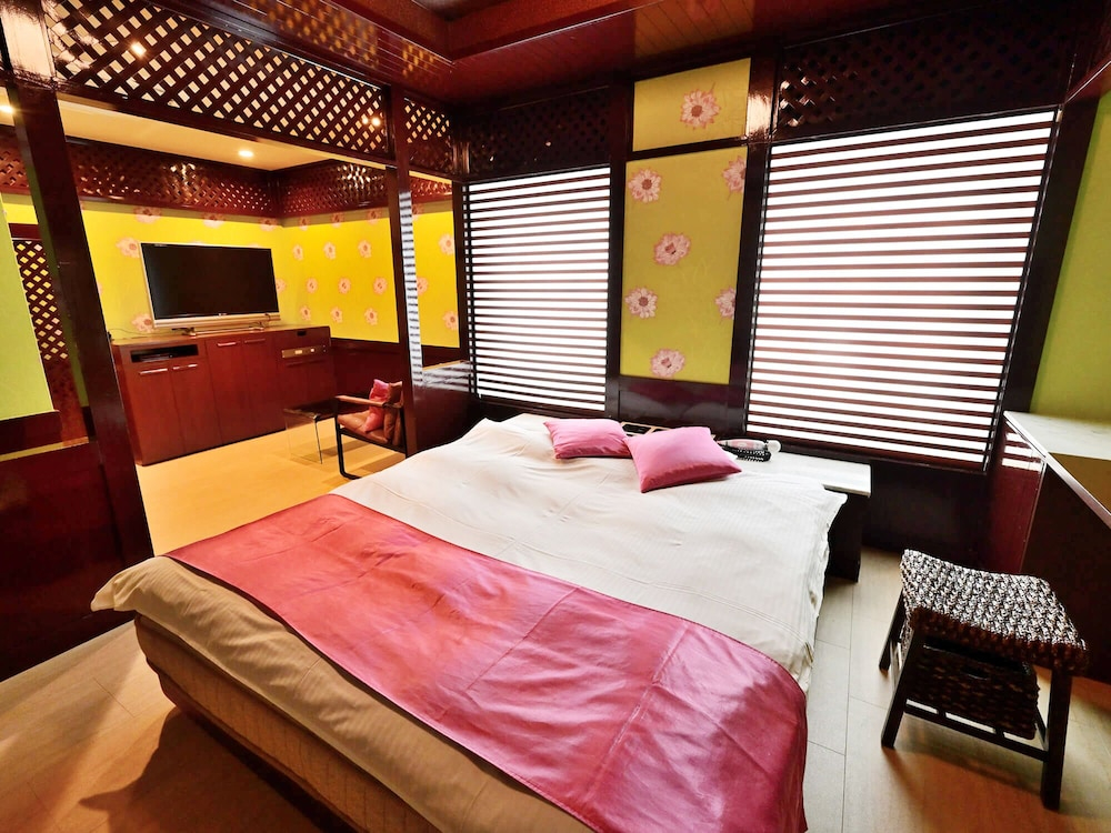 HOTEL RAFFINE - Adults Only
