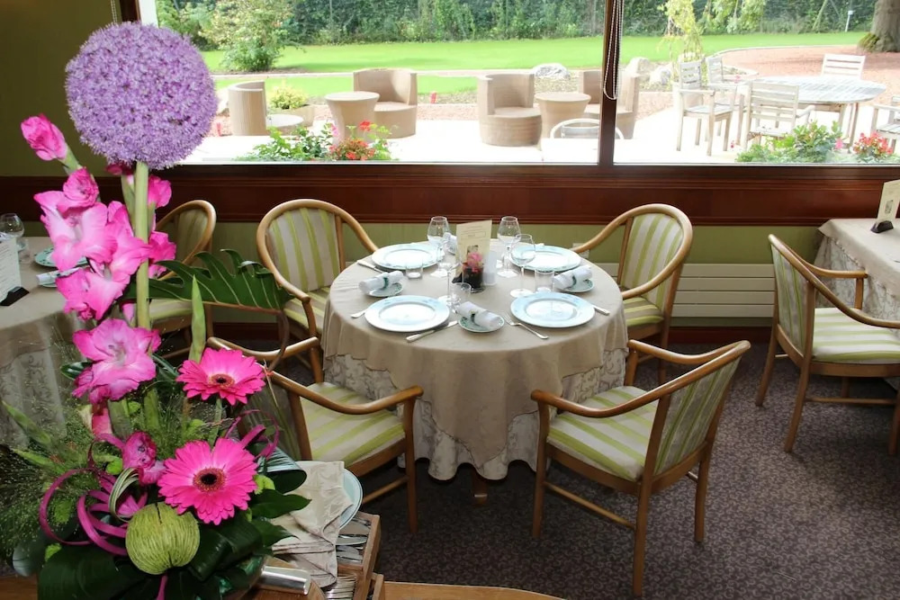 Logis Hôtel & Restaurant La Villa des Houx
