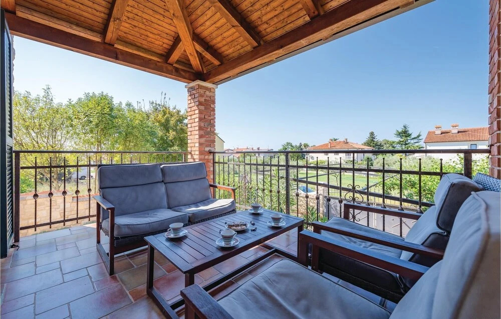 Amazing Home In Lovrecica