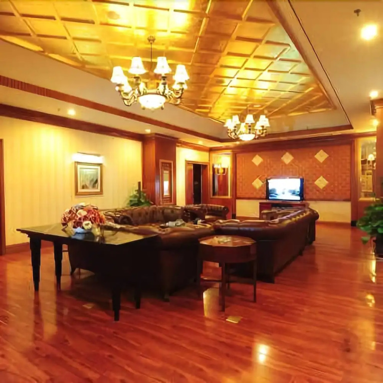 Golden Leaf Hotel