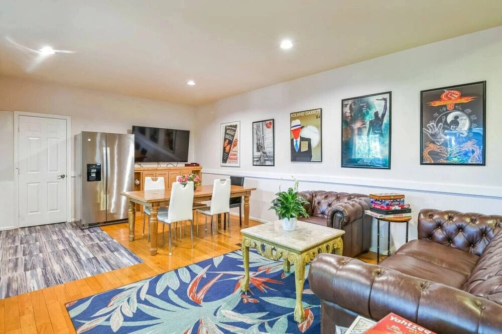 592 6 Bedrooms Walking Distance to Airport