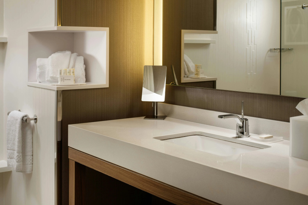 Courtyard by Marriott Erie Bayfront