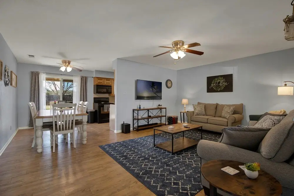 Cozy Haus With Fire Pit - 3 Min Drive to Main St!
