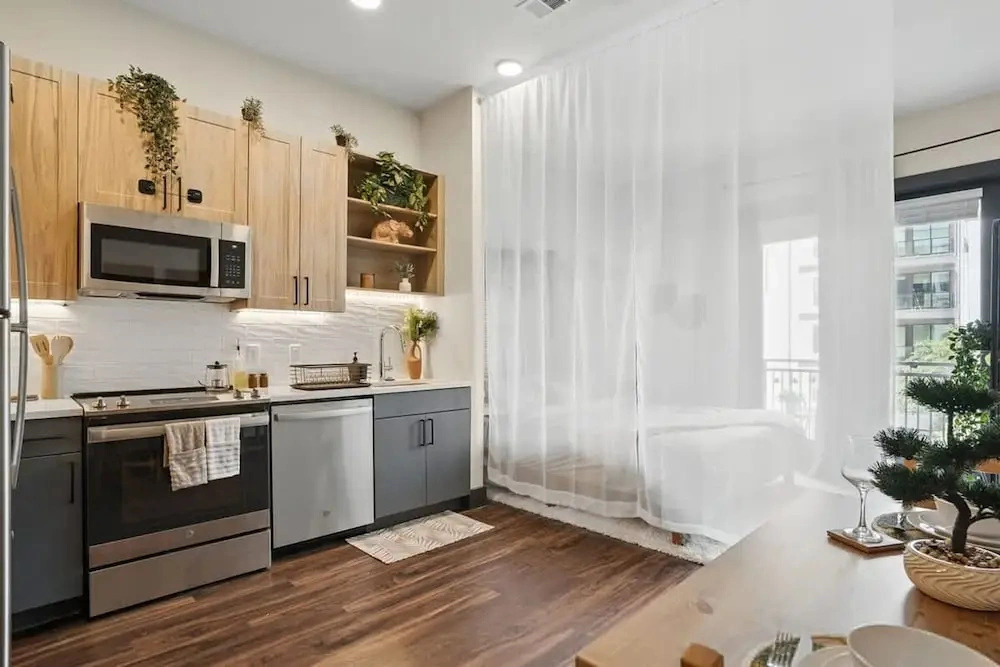 12min DT 6min Domain Studio-pool Free Parking