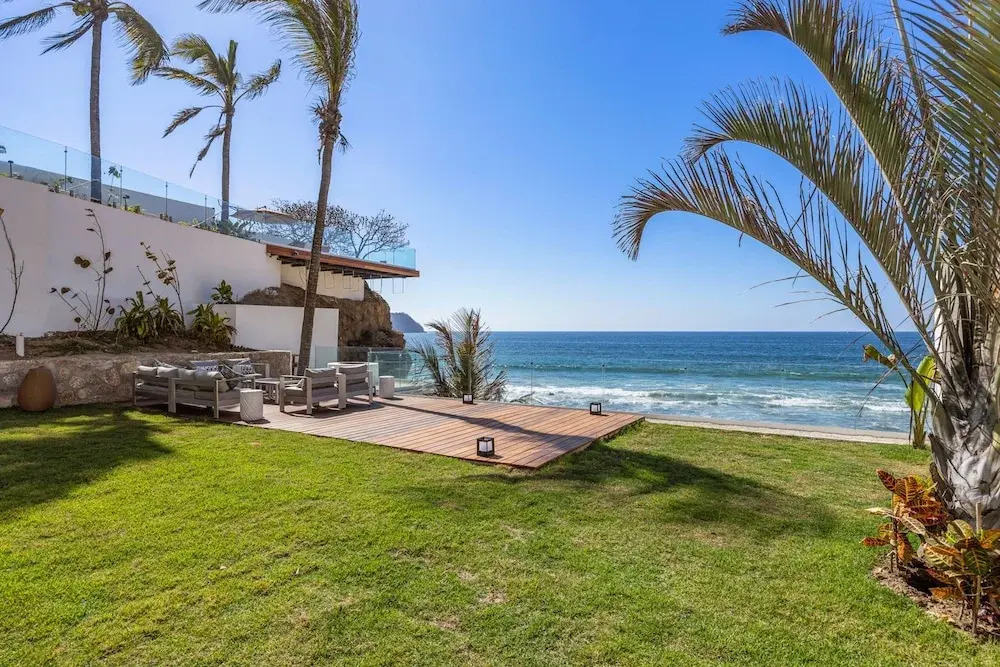 Private Careyeros Oceanfront Living